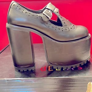 Very high black platform Mary jane size 8